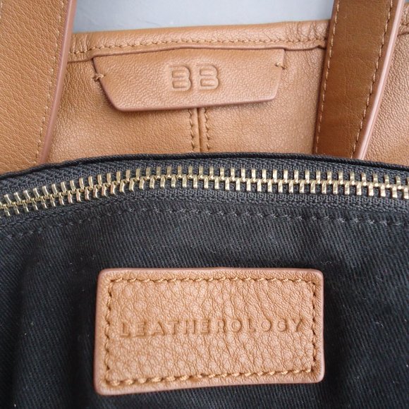 Elegant Tan Leather Tote Bag - Picture 6 of 16